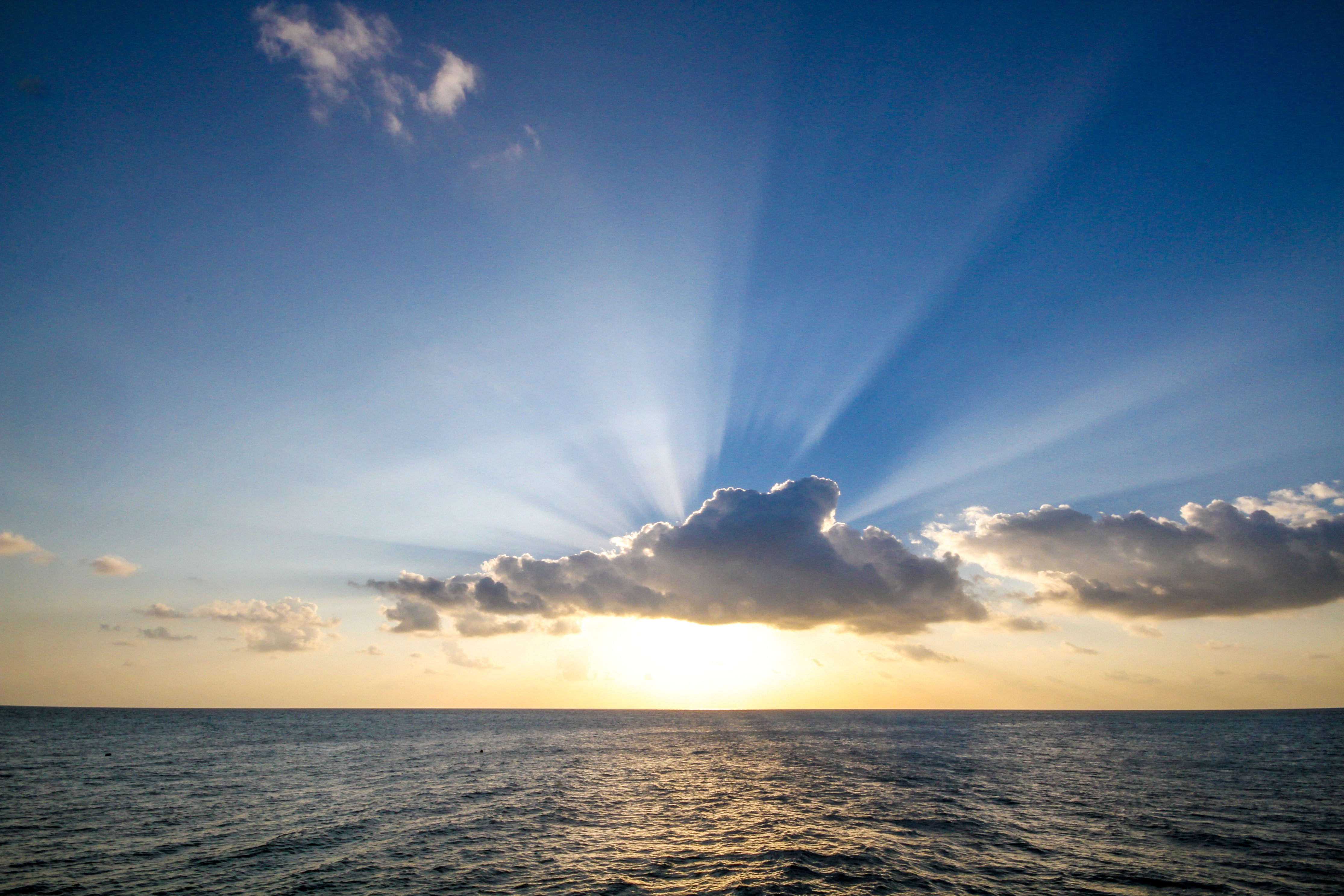 Couché de soleil et océan